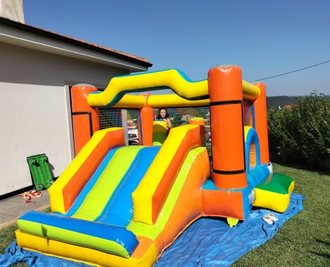 Aluguer de Insuflavel - Porto - Castelo Colorido